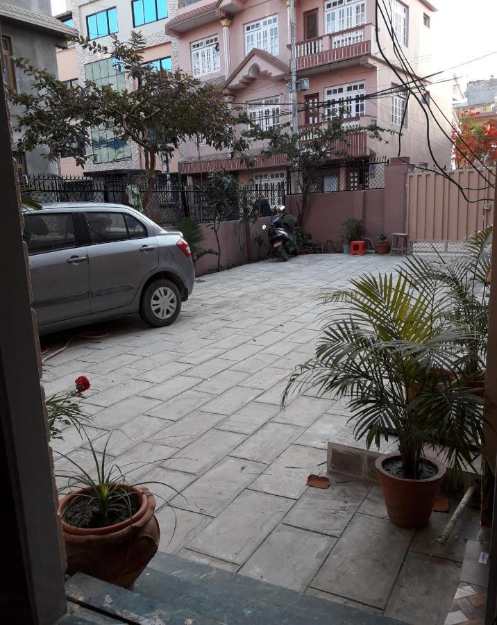 Apartment Rupas Kathmandu Esterno foto
